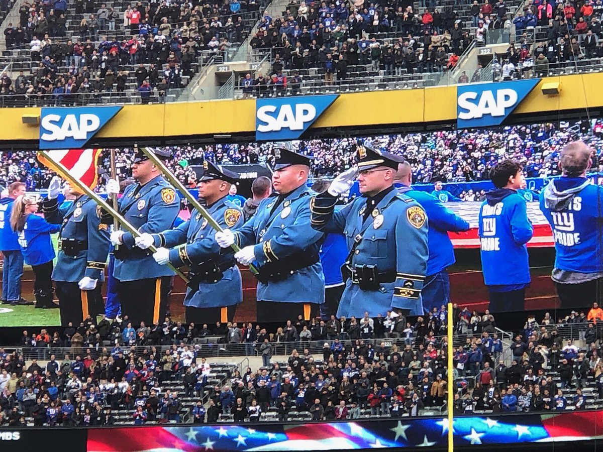 FTPDSomersetNJ's tweet photo. The FTPD #Honorguard proudly presented the colors during the #nationalanthem before the @nygiants vs. @dallascowboys game. #franklinPD #franklinpolice #franklinstrong #america #honorourfallen #alwayshonored #neverforgotten #nfl https://t.co/wrrrvpGasu