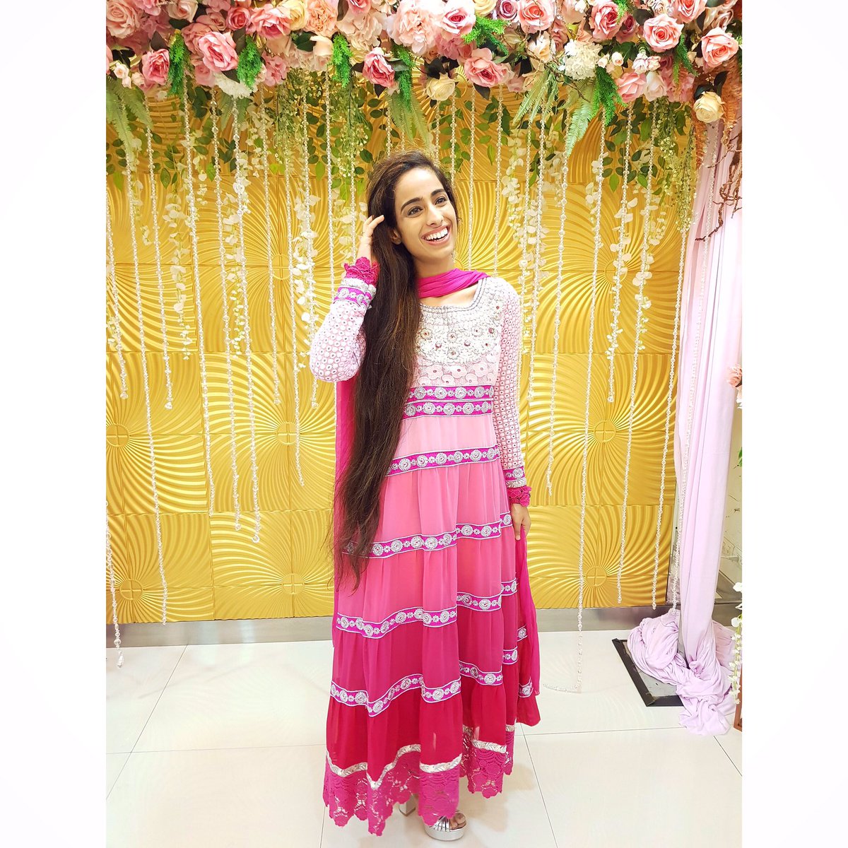 SimranKeyz's tweet photo. The giggles that can’t wait for the upcoming year! ✨ #SimranKeyz https://t.co/jU5ZYG4aqY