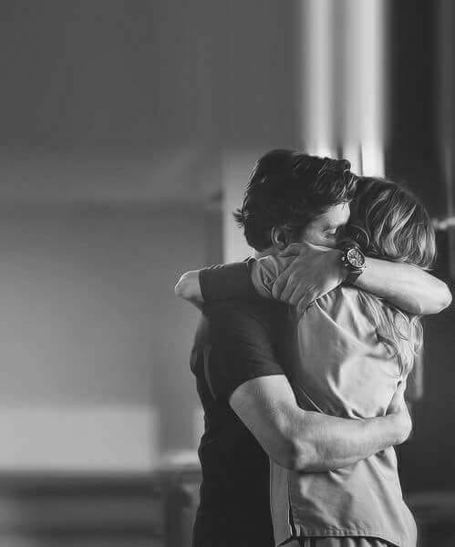 اهناک مشكلہ : 
لو قلت يومَاا إني $: 
ااريد عناق ذاک الذي فاض 
الحشاا بہ عشقاااً 💓