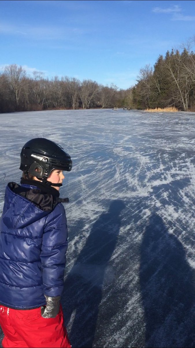 LiftLockedUp's tweet image. When it’s cold enough to freeze the river...but there’s no snow covering it. Perfect for skating.