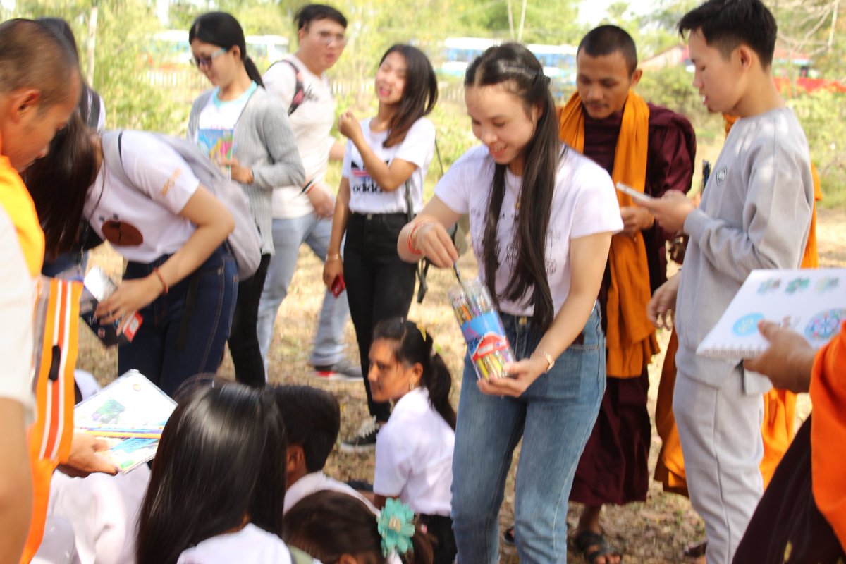 Laiheang16's tweet photo. Volunteer work https://t.co/Ay3PmuCao4