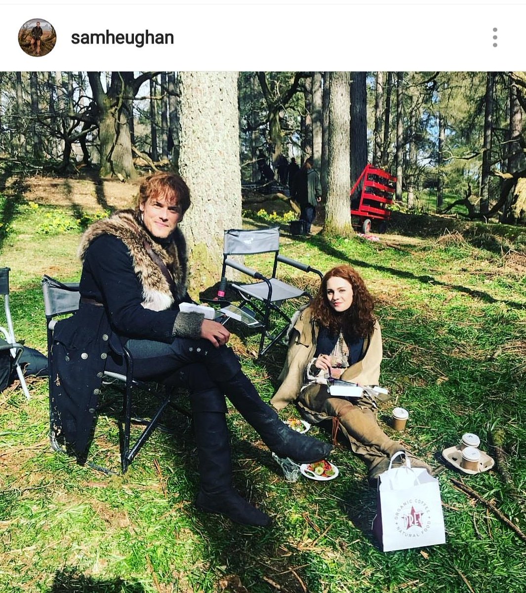 teachercharra's tweet photo. Trabajo hambriento,  cazando abejas 🐝🐝. @samheughan #Instagram @SkeltonSophie #Outlander #TheFrasers #TheBirdsAndTheBees #OutlanderSpain #OutlanderArgentina #OutlanderEurope #OutlanderWorldwide #clannspainnteachoutlander #detrasdelascamaras https://t.co/77vOTC9CCr