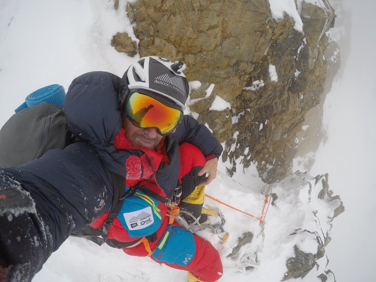 sergi_mingote's tweet photo. Descendiendo de la cumbre del K2 (8.611m) en plena tormenta #miDeporteEnTve https://t.co/xxTjrOffkC