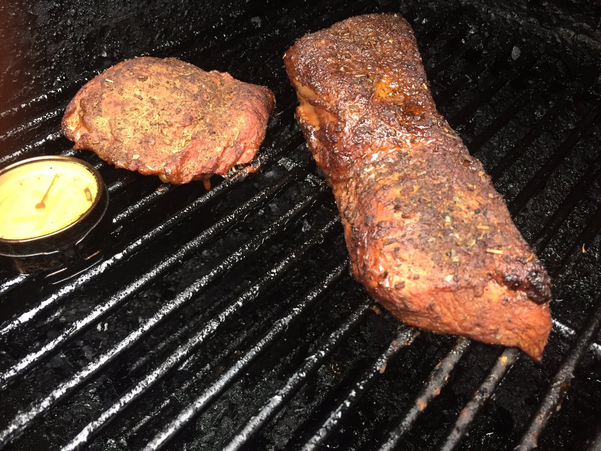 LovieBearsBBQ's tweet photo. Looking G😍😍d!! #BBQfam #SmokinLife #BBQ #SnowSmokin https://t.co/eXwK9QRTpl