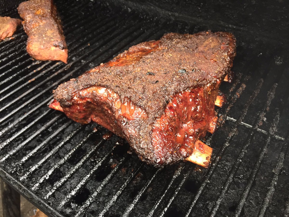 LovieBearsBBQ's tweet photo. Looking G😍😍d!! #BBQfam #SmokinLife #BBQ #SnowSmokin https://t.co/eXwK9QRTpl