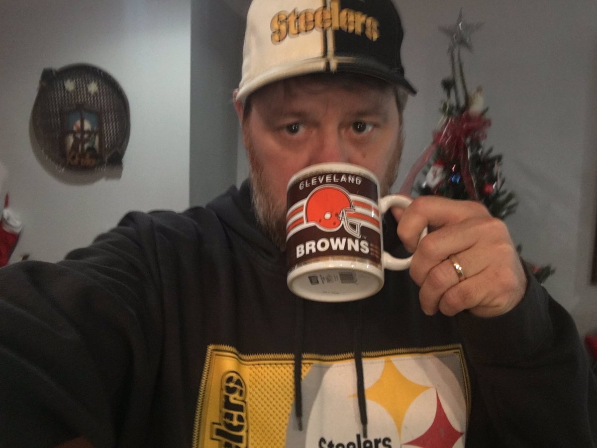 dkifolo's tweet photo. Sunday Funday! @steelers #GoBrowns https://t.co/oyV7D6ReD2