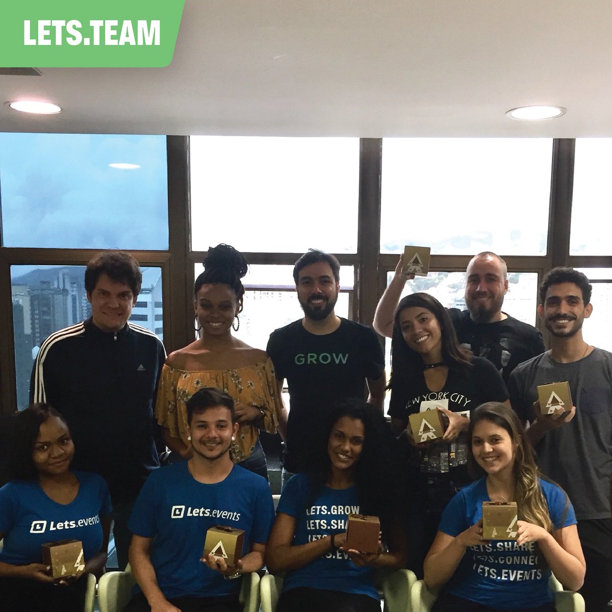 letsevents0's tweet image. São cada vez mais usuários na nossa plataforma e não tem como a nossa equipe parar de crescer. 💙Esses são alguns dos integrantes do Time Lets! 💙 Preparamos muitas novidades para fazer com que 2019 seja ainda melhor! Aguarde 😉
#letsEvents #letsTeam #letsGrow