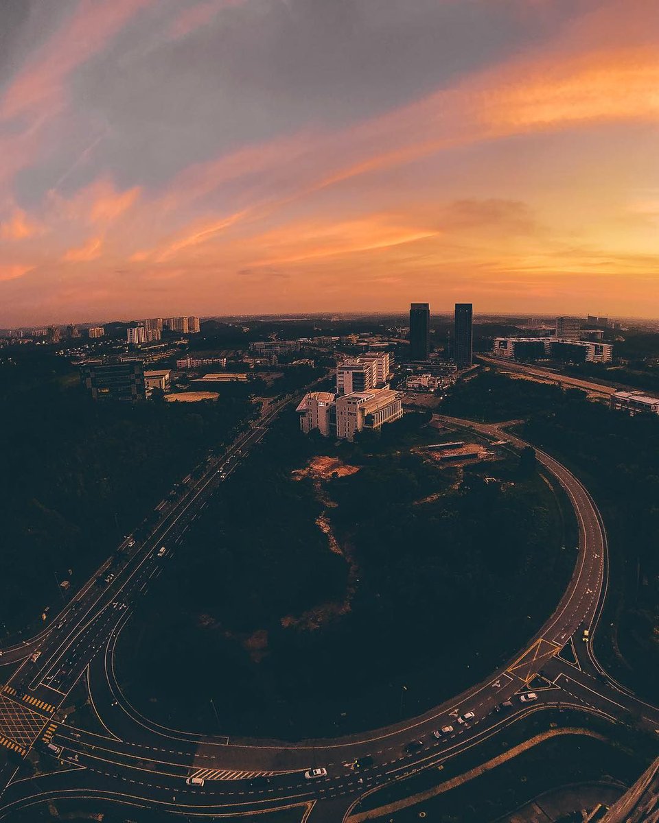 SetiaHaruman's tweet photo. Amazing photo by Fahrul Azmi π²πΎ
#cyberjaya #setiaharuman #realestate #luxury #architecture #living https://t.co/s3RbvPbxoL