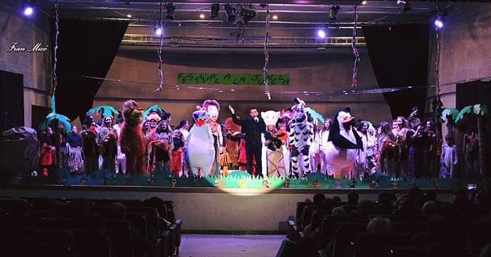 Gracias a  los que nos acompañásteis ayer en nuestro musical! No podíamos cerrar mejor este año que con el auditorio lleno hasta la bandera
Nos vemos en el próximo concierto con el cantante de Eurovisión SERAFÍN ZUBIRI el 9 y 10 de febrero. Ya disponible la reserva de entradas.