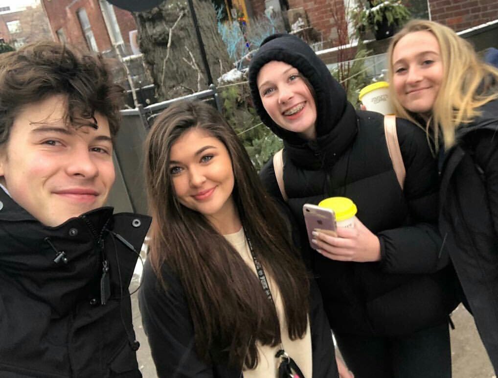 MendesNewsDaiIy's tweet photo. look how soft he is today !! https://t.co/b9N5g9qz5P