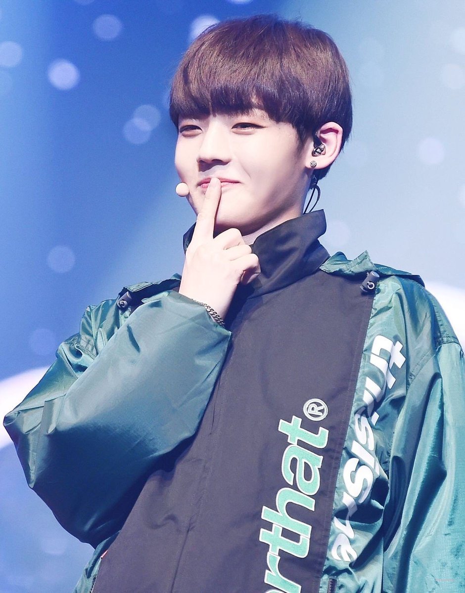 RandomAK1's tweet image. Happy Birthday Chan❤️❤️ #HappyChanDay #ACE #CHAN #UNB #Choice #Unme