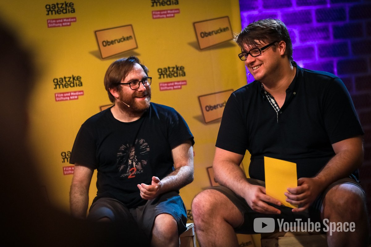 YouTubeSpaceBer's tweet photo. #Lookingback2018 ✨🤩💭
@Oberucken is back! Beim Livestream Event im #YouTubeSpaceBer konntet ihr mit dem Cast Fragen über die Entwicklung & Entstehung von Webserien stellen. Mit dabei: @MrTrashpack, @darkviktory & @jonas_ems. https://t.co/C8LhEZekwJ