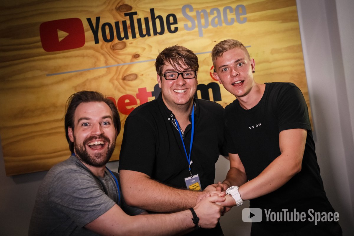 YouTubeSpaceBer's tweet photo. #Lookingback2018 ✨🤩💭
@Oberucken is back! Beim Livestream Event im #YouTubeSpaceBer konntet ihr mit dem Cast Fragen über die Entwicklung & Entstehung von Webserien stellen. Mit dabei: @MrTrashpack, @darkviktory & @jonas_ems. https://t.co/C8LhEZekwJ