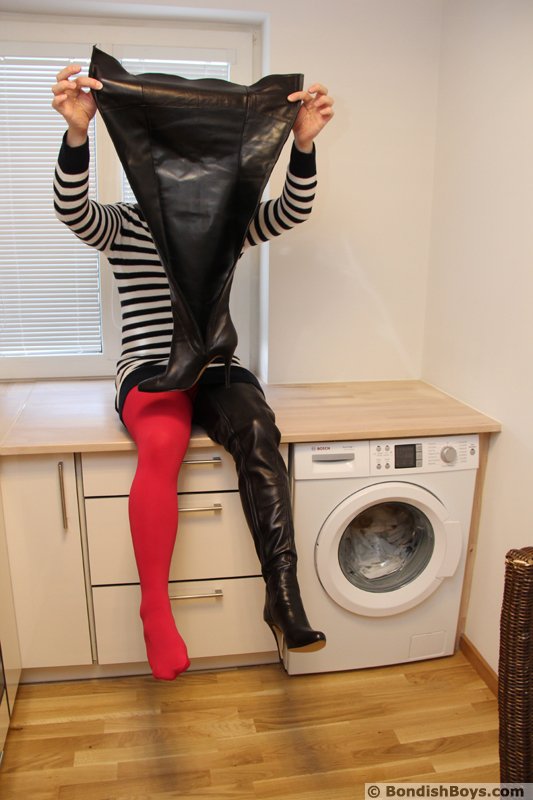 bondish_com's tweet photo. ACHTUNG #bootlovers: we love #boots in all forms: #thighboots #leatherboosts #ridingboots #kneebooots #overkneeboots #highboots #fashionboots. We love smelling the scent of boots: #bootsniffing #bootsniffers #bootfetish #feet #stiefelfetisch #underherboots #iloveboots #bondish https://t.co/vgiHFXIfhT