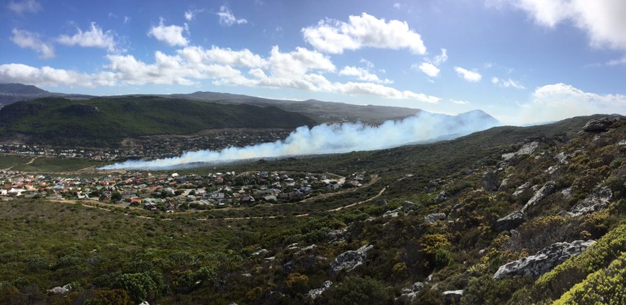 vwsfires's tweet image. #GlenCairnFire Two @wo_fire helicopters 🚁🚁 were dispatched at the request of @cptfrs🚒 to assist ground teams including @vwsfires.