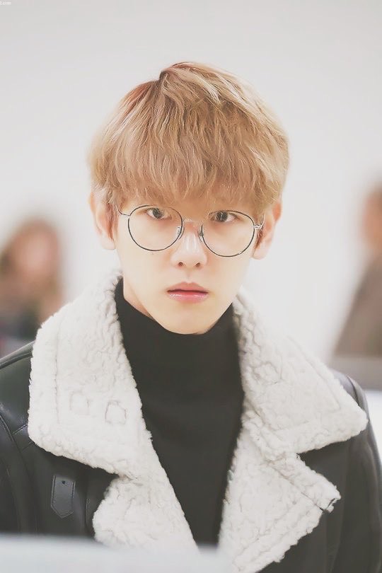 bakkuyo's tweet photo. [#Chanbaek AU]:

Chanyeol gets dared by his friends to ask shy nerd Baekhyun on the new year's eve party for his number in order to make his crush jealous - only to get a "Sorry, I don't do dom's" as a reply. https://t.co/ewrXUmLnBv