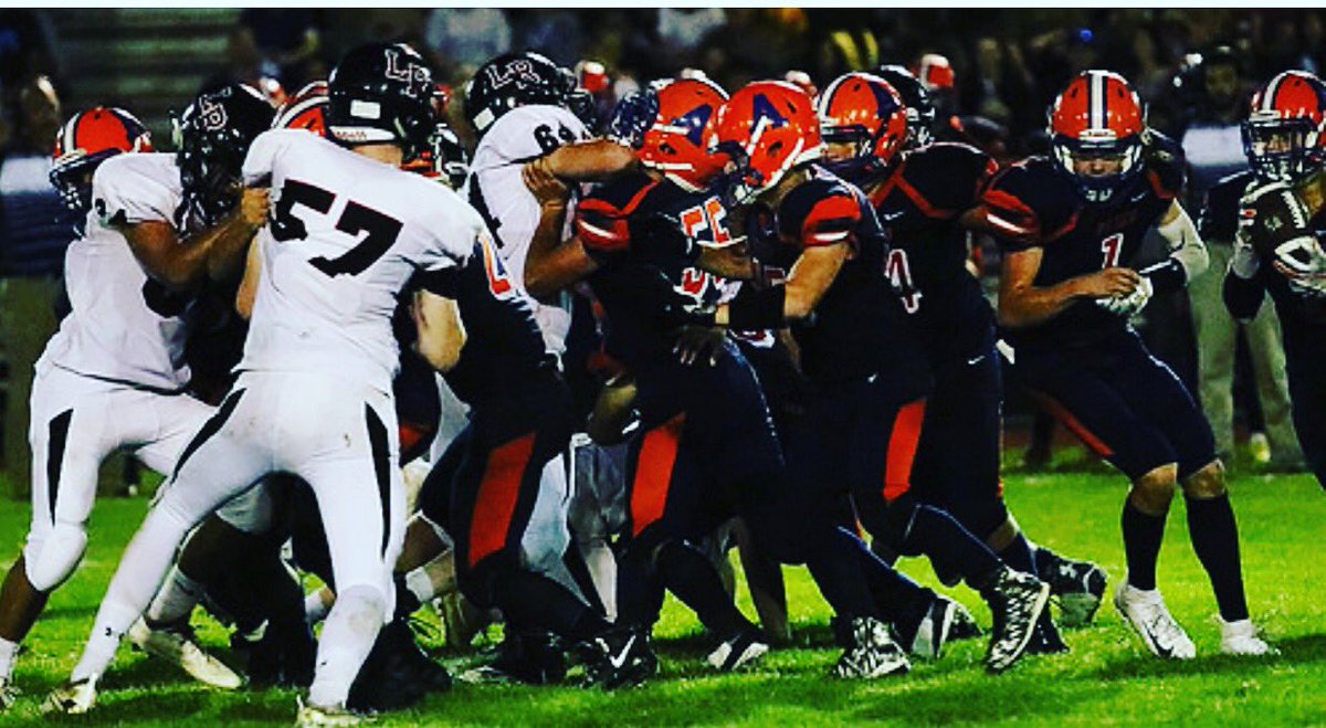 NYMadeFootball's tweet image. #SundaySnapshot #MoshPit #OpposingForces #AtticaFootball