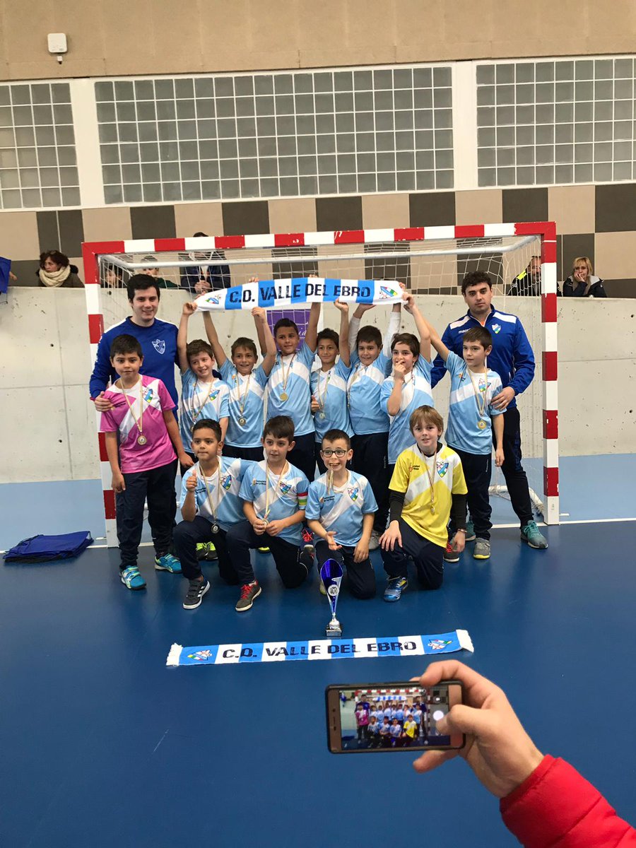 CDValleDelEbro's tweet photo. BENJAMIN 2010 FÚTBOL 8:
¡CAMPEONESSSSSS TORNEO PAULA MONTAL!
¡Tras imponernos 4-0 al Villegas A en semifinales y 2-1 al Villamediana en la FINAL!
#Espectacular
#MiniValles
#CDVE https://t.co/gpVN9xYCQm