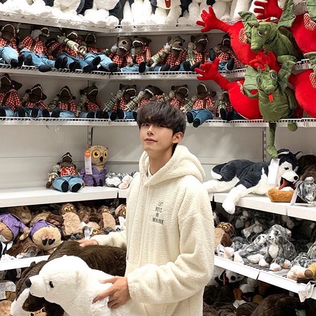UlzzangDaily's tweet photo. What a guy.. 😍

Name: Lee Choi Dae Su
Instagram: choidaesu

#KoreanBoy #KoreanUlzzang #Oppa #UlzzangBoy #Ulzzang ✨ https://t.co/gxqbGlwM0A