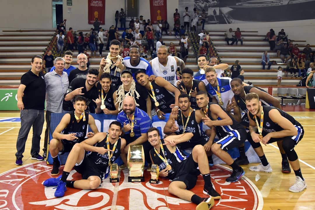 NBB's tweet photo. E a base vem como?💪😍

O que Também não pode ficar de fora da nossa retrospectiva de 2018 é o bicampeonato do @ClubePinheiros na #LDB2018! 🏆🔥

#RetrospectivaNBB https://t.co/YOvFZ0E1Od