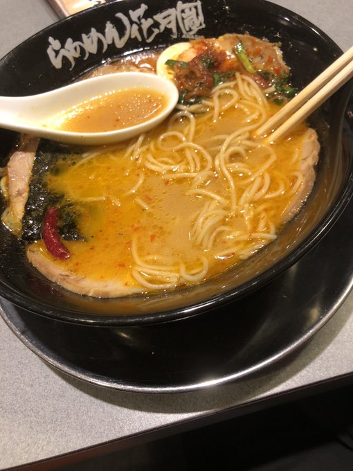 深夜1時でうまいラーメン食えるなんで 日本で本当にいい国ですね。日本の方々に本当に今のしあわせを大事にしてほしいですw 