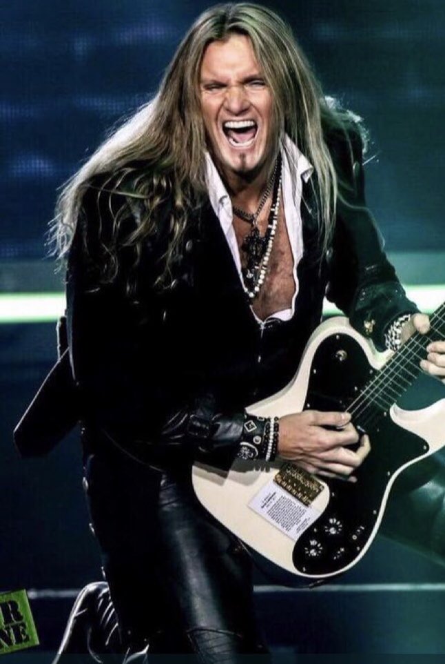 WSnakewoman's tweet photo. Get ready to be blown away by 2 fabulous, extraordinary last shows of this tour Cleveland, Ohio at Quicken Loans Arena! 🎄🎸🔥🎸🎼🤘✌️🙌😎#Christmas #TSOtime #TSO20 https://t.co/GMjH4CaKS5