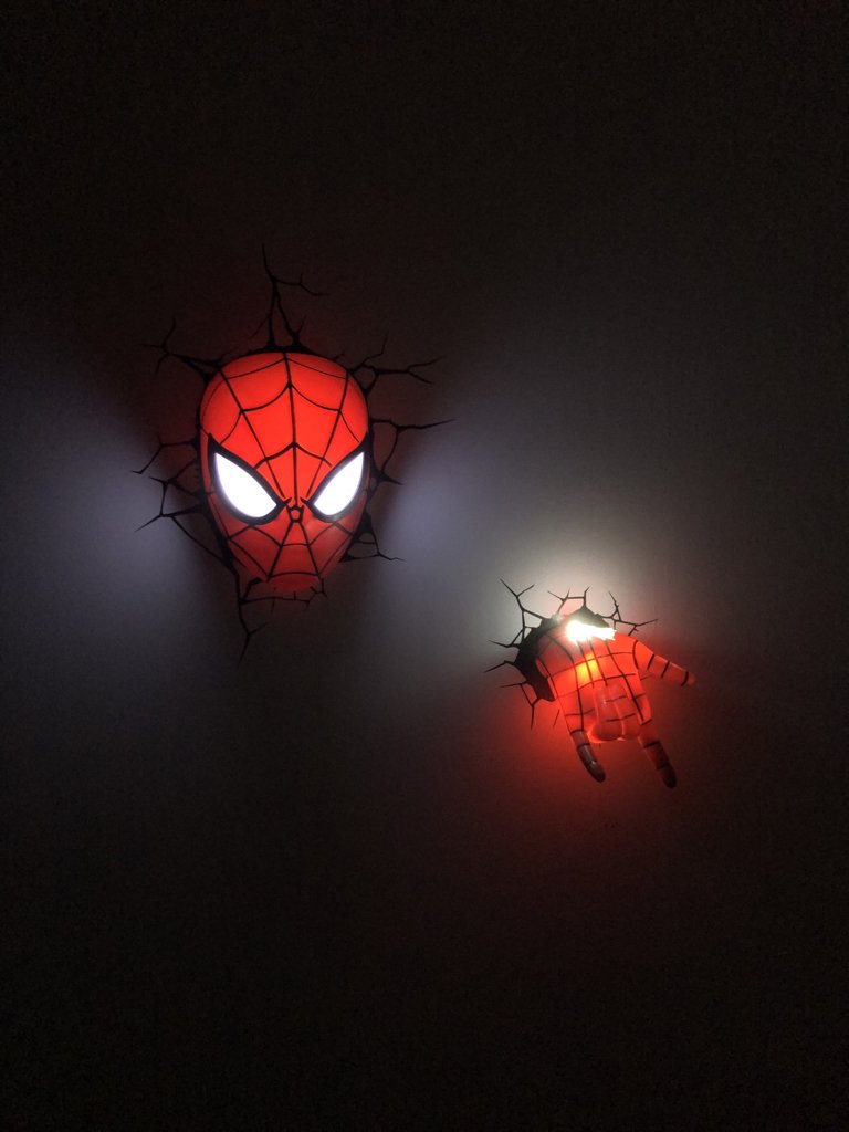 ArkDev's tweet photo. Petit après-midi décoration dans la chambre à Ezio.
Nous avons installé 2 lampes 3D Light FX de la marque @PhilipsFrance sur le thème SpiderMan. Ça en jette, non ? 😎
#spiderman #lampe #lumiere #lumieres #philips #3dlightfx #peterparker #chambre #decoration #marvel #stanlee https://t.co/78UYKirgPk