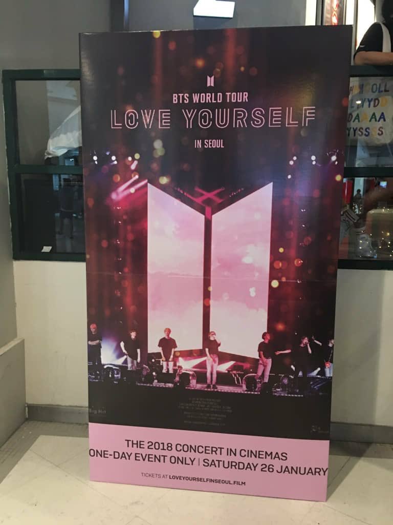 btsjohorevent's tweet photo. BTS Standee for love yourself in seoul movie 💜 #bts #btsjb #btsmy #btsmovie #BTSLoveYourselfInSeoulFilm https://t.co/B0xN0liSRF