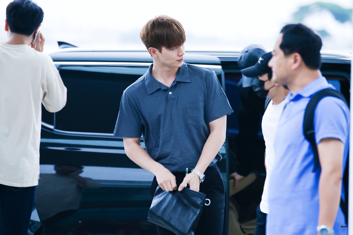 sungjaesarchive's tweet photo. I'm sad that there aren't that many pictures of this glorious day this look needs to be brought back https://t.co/I40bSH2Cu3
