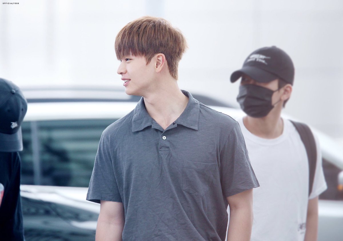 sungjaesarchive's tweet photo. I'm sad that there aren't that many pictures of this glorious day this look needs to be brought back https://t.co/I40bSH2Cu3