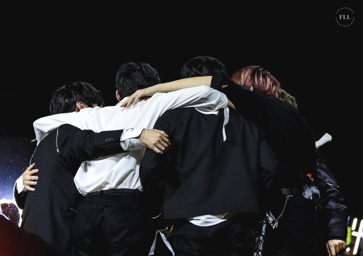 Choosefrom101's tweet photo. To our 11 stars 🌟

Everytime i says, " Thank you for everything " 
You make my life shine again 
Thank you
Thank you for long journey
Thank for being my 11 shining stars 🌟

From Wannaine's 12th star 

#워너원_수고했어 https://t.co/G8V7MtsVxI