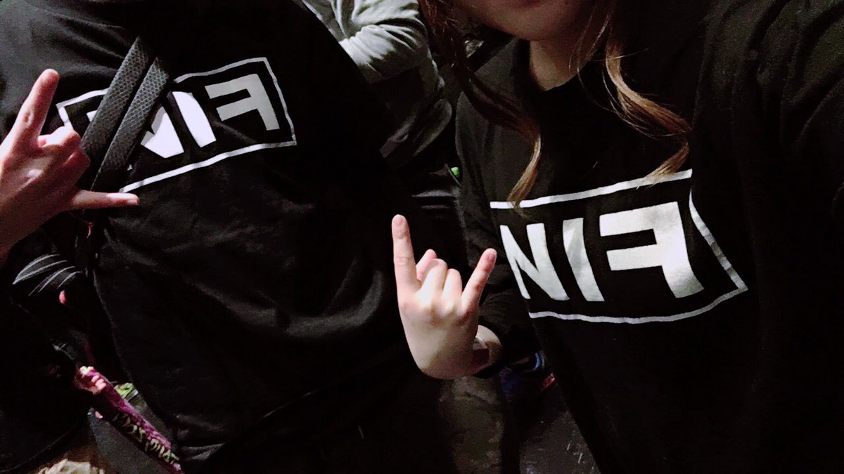 _szu10_'s tweet photo. 忘年会楽しかった ☺️ あんまライブ行けてないのに仲良くしてくれるの嬉しいなあ。先に締めちゃお！2018年も乾杯できた人、会えた人、お世話になった方々含めてありがとうございました！2019年も数は少ないですがひょっこり現れる予定なので被ったらよろしくお願いします！🙆‍♀️ https://t.co/4fbYXwcKIP