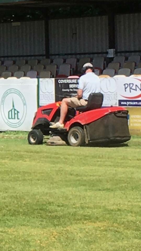 ChiCityFC's tweet photo. Sadly the club was broken in to last night and our Mountfield mower stolen.A crime unit is on its way and cctv being checked.Please retweet and get in touch with any information.
Happy new year!! https://t.co/uewnuRcNiJ