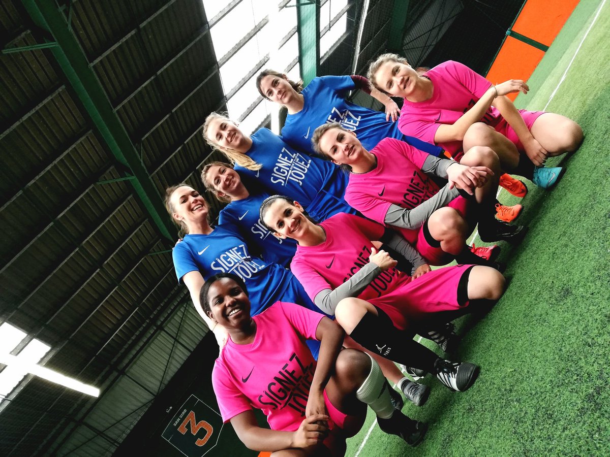 Sign2Play's tweet photo. En attendant @MaccaliCamille 🤩 nos joueuses se préparent @UrbanSoccerFR 🤙🔥🏆 pour le tournoi féminin du 26 janvier à Champigny @lefivefc 🇨🇵 Pour nous rejoindre https://t.co/eC5Jt4j4nJ 🍓🍇 #sign2play #footfeminin #sign2playfeminin #foot5 #ladies5 https://t.co/jknLiWiT3B