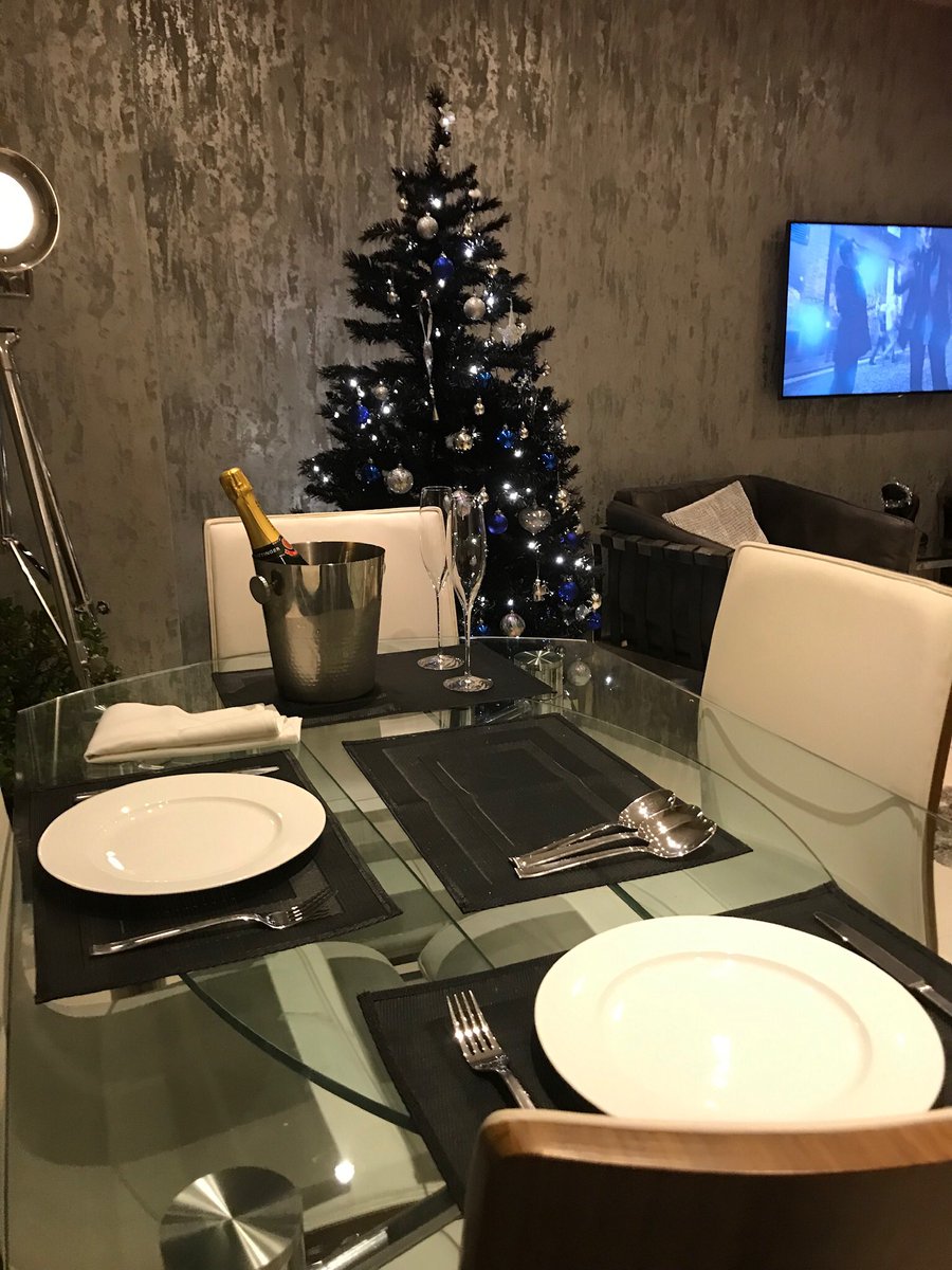 immjac's tweet photo. @earlybirdsmiler @elsiehandley First time in many years home alone Christmas Eve and Morning 🎄😊 #emptynesters #HomeAlone #justchillin https://t.co/VwGdsCOAeJ