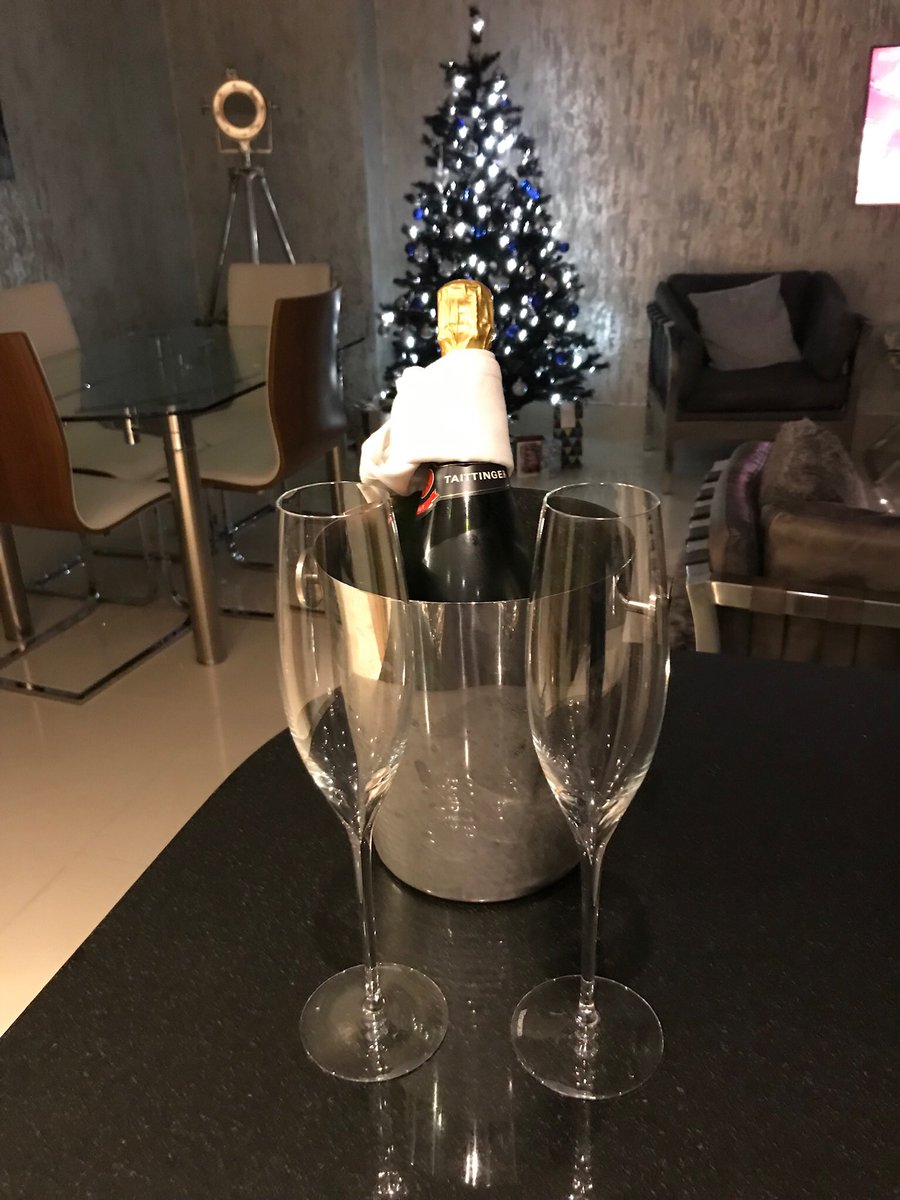 immjac's tweet photo. @earlybirdsmiler @elsiehandley First time in many years home alone Christmas Eve and Morning 🎄😊 #emptynesters #HomeAlone #justchillin https://t.co/VwGdsCOAeJ