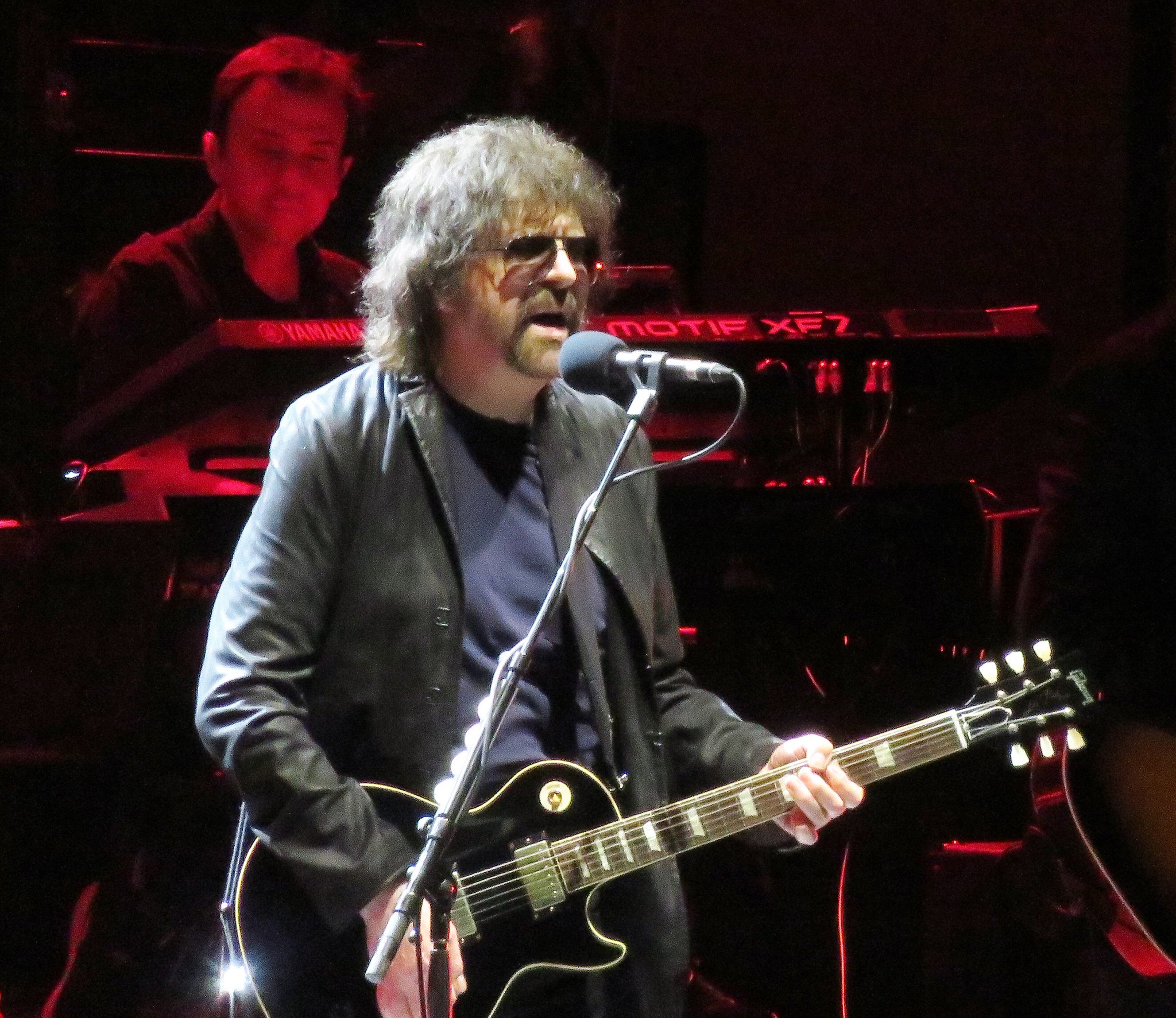 Happy Birthday to Jeff Lynne of   Pics taken at in 2016 