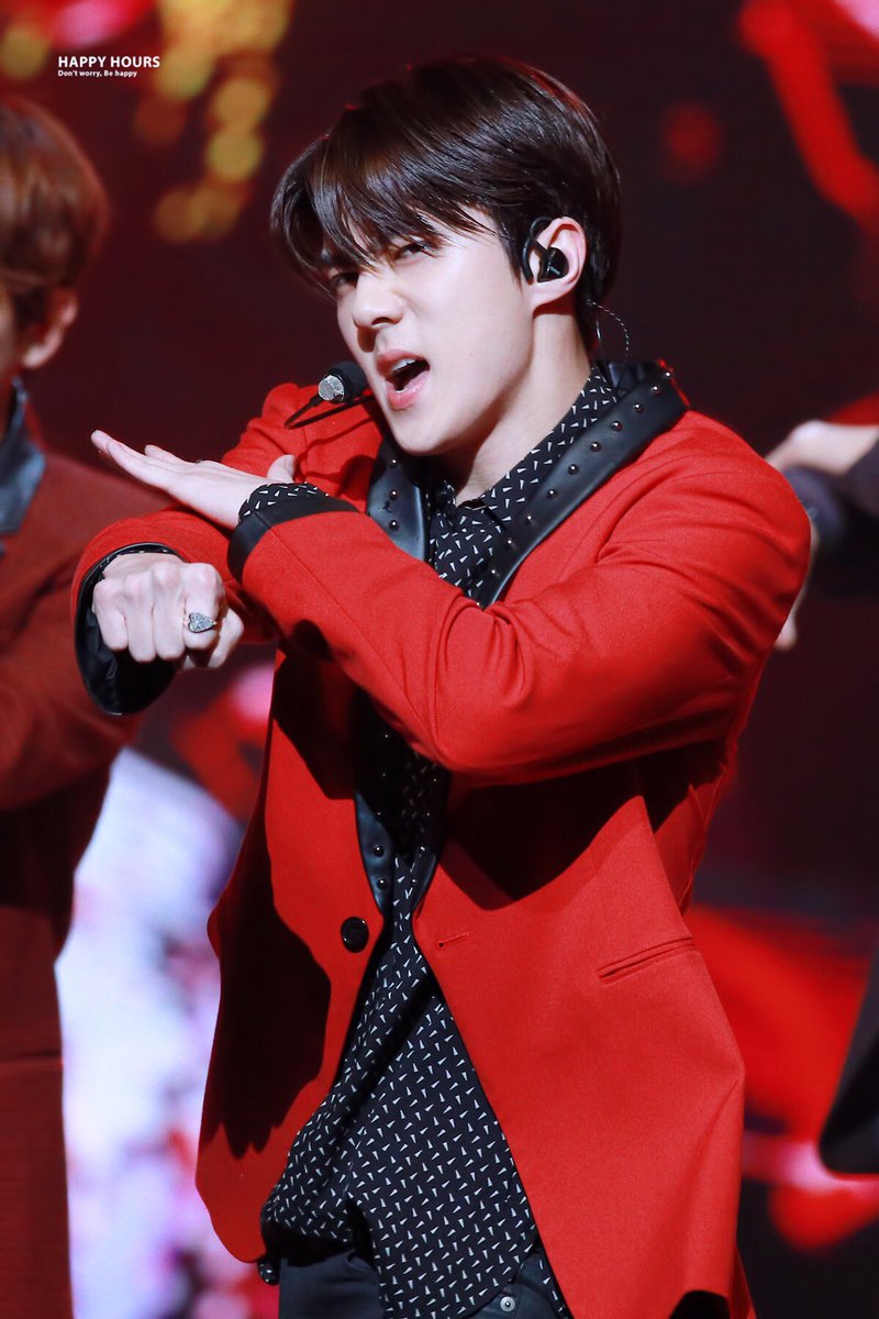 [HQ]181228 It’s the love shot ❤️❤️🔫🔫

#SEHUN #세훈 #EXO