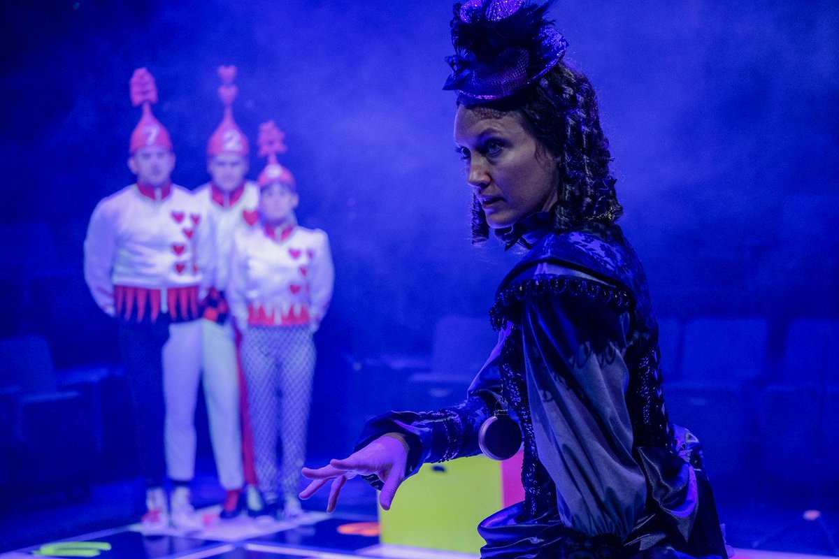 thesjt's tweet photo. Well, that’s it - #AliceinWonderland is officially over! A fond farewell to all the Wonderlanders: @ebonyjonelle @Rob_G_Jackson @LorenODair @josie_dunn #ElliottRennie #NickLane @handlerincarter @slatermusic @HelenCoyston #AndyGraham and more - hope to see you soon! https://t.co/Kj9xhVke8D