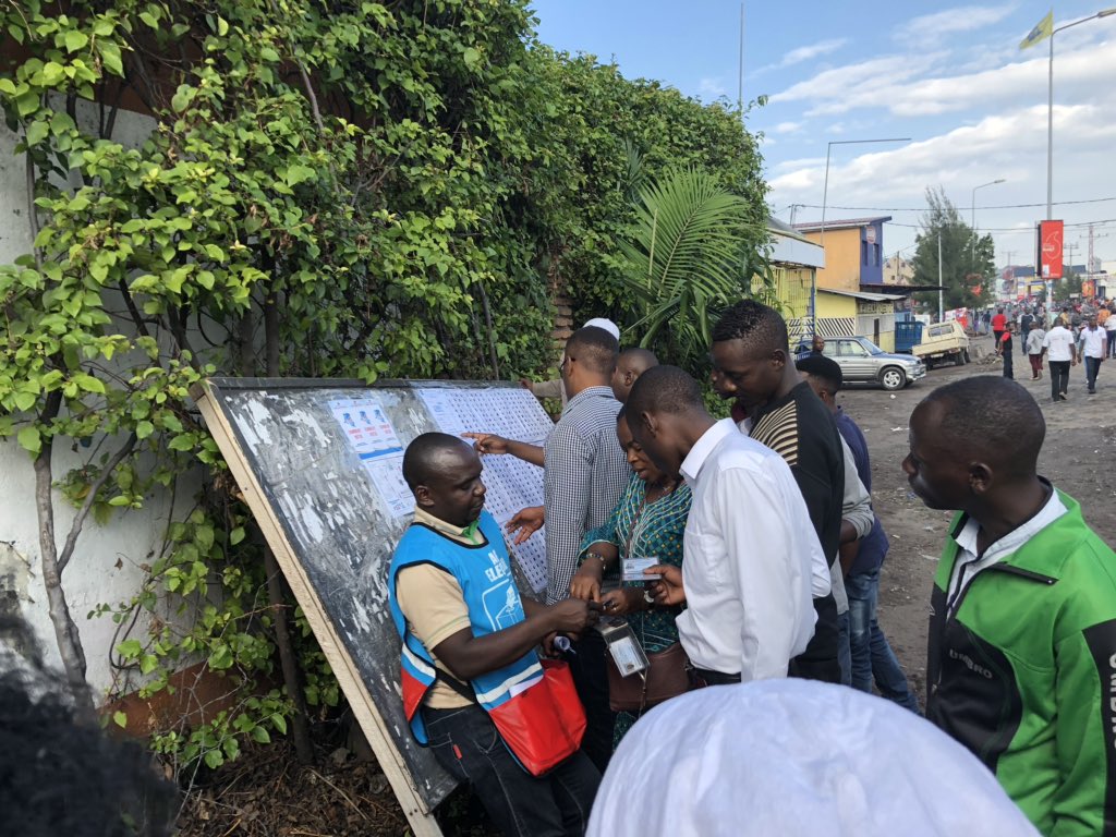 #RDCvote:  Goma, depuis vers 17h50 le commandant ville vient d’exiger la fermeture de plusieurs sites de votes dont Zanner et Mukeno. Plusieurs électeurs ne voterons plus.