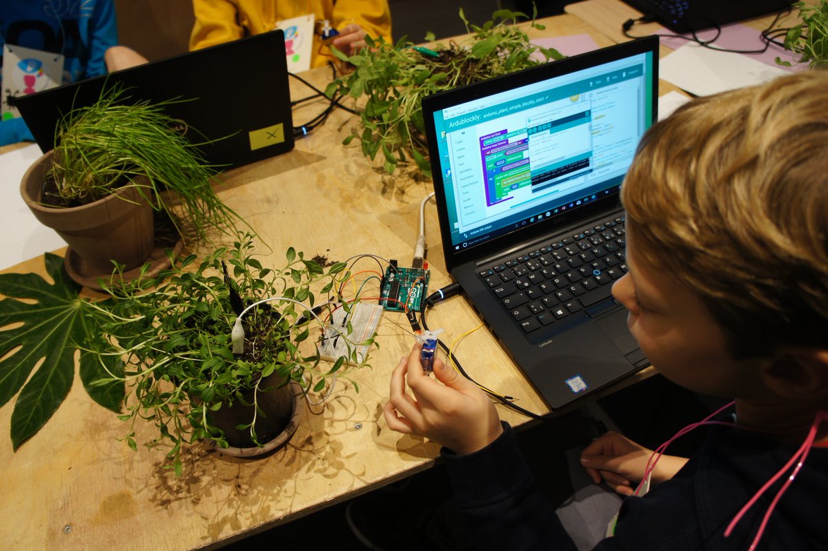 Vielen Dank <a href="/DellEMC/">Dell EMC</a> - dank eurer Notebooks konnten die Teilnehmenden des <a href="/JuniorLabBerlin/">JuniorLabBerlin</a> in den Herbstferien mit Code Geschichten erzählen und Bewässerungsanlagen programmieren.