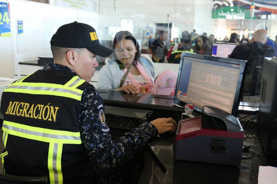 Tag planvueltaalapatria en El Foro Militar de Venezuela  DvrgmIIXgAIkyAN