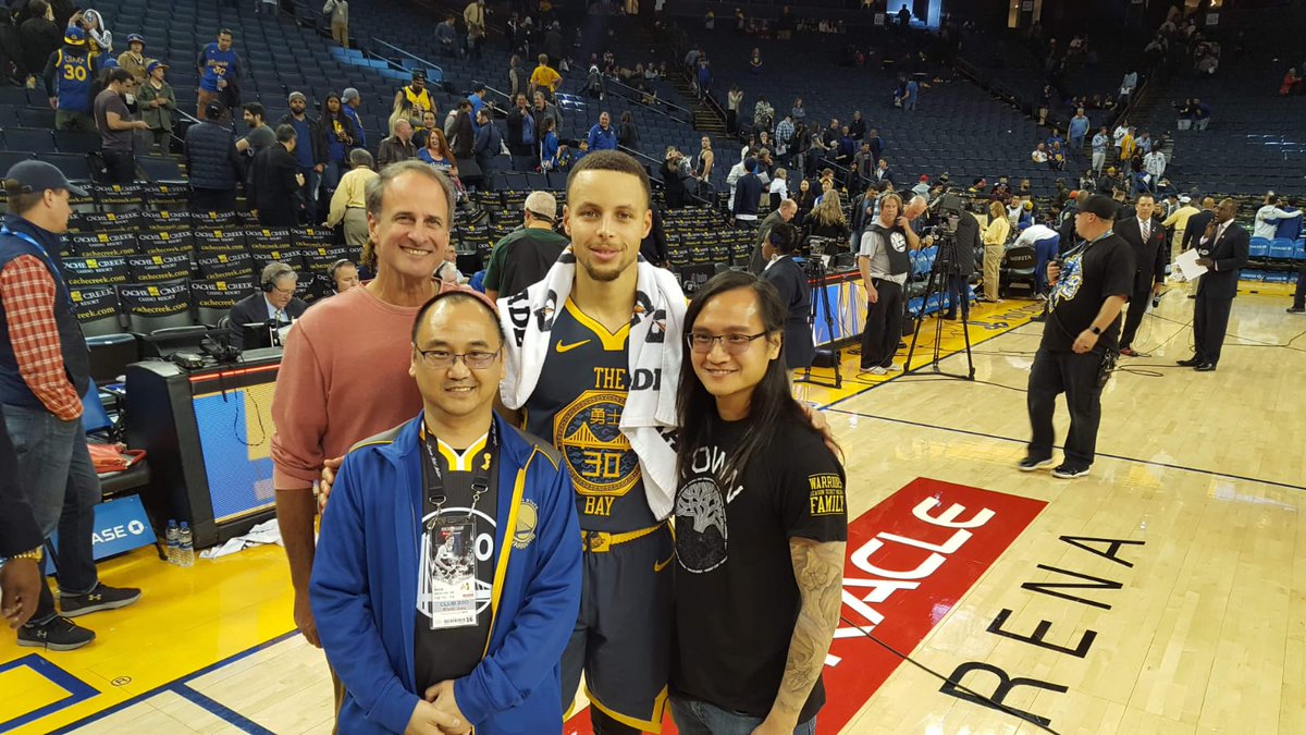When you have 5 good seconds with <a href="/StephenCurry30/">Stephen Curry</a> you smile big and try not to blink. And they were good seconds. 
#stephcurry #warriors #DubNation
