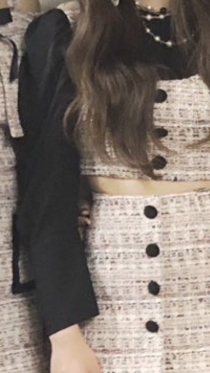michaengorbit's tweet photo. chaeyoung trying to distract everyone w jeongyeon when her hand is around mina come on please get better next time chaeyoungie 🙃

#twice #once #michaeng https://t.co/k6HMvM4iNs
