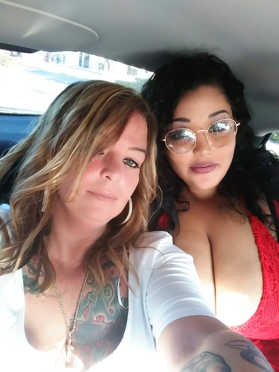 LustNirvana's tweet photo. Me and my mommy💖
I hope i look as good as her when im 44😍 https://t.co/kUhoauekdf