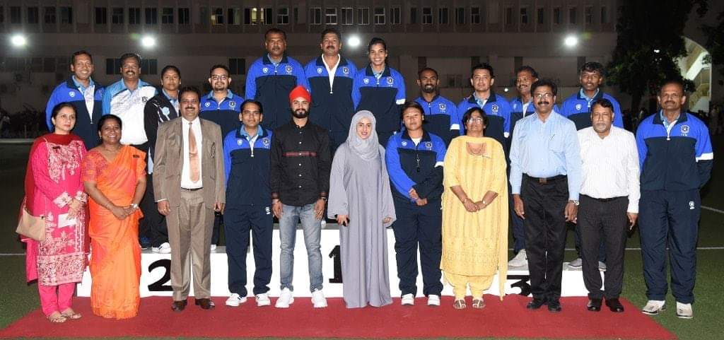 ImJatinder10's tweet photo. Indian School Muscat Annual Sports Day Guest of Honour!!! It feels so great to see the enthusiasm of all the kids!! I remember my schools days when i use to perform drills in front of the crowd!!! #IndianSchoolMuscat #GuestOfHonour #ProudISMite #ISMAlumni
#JatinderSingh https://t.co/M9DVAhzZ3k