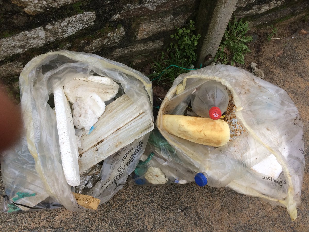 CCarnoet's tweet photo. Une partie du ramassage d’aujourd’hui à #cloharscarnoet #finistere #Bretagne #2minutebeachclean #plasticpollution #ECONetizens #dechetsmarins #beachcleaners #beatplasticpollution #1walk1waste #1ballade1dechet #nettoyagedeplage #pêche https://t.co/Jvj2hbSmUg