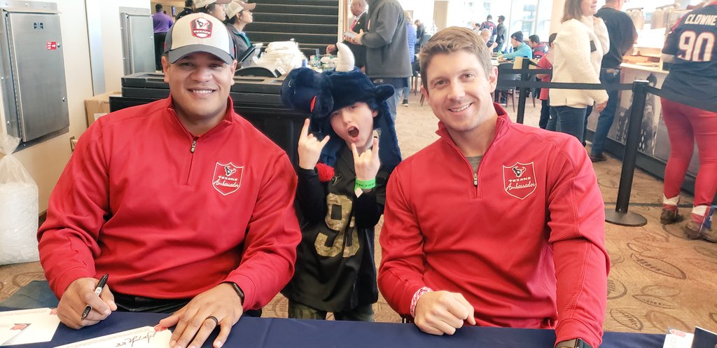 KJisTheReal's tweet photo. Thanks for the autograph! Go Texans! ❤🏈 https://t.co/2buQLJ6ILm