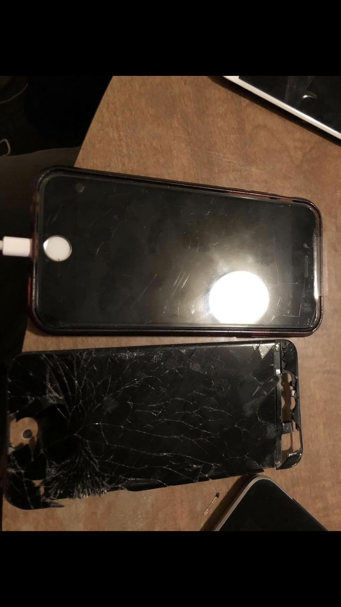 theonlymlh21's tweet photo. The shop is open now‼️ fixing all phones today for 20‼️ Please text me before coming. Inbox me for details‼️
#share #like #tellafriend #fixiphones #samsunggalaxy #ipads #tablets #applewatches https://t.co/XhX24RTnGA