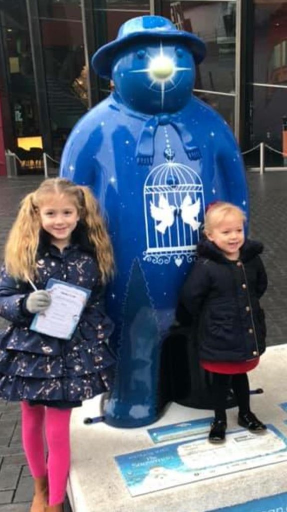 SnowmanWalk2's tweet photo. Lovely to meet you today Illona and Heidi. #thesnowmanwalk https://t.co/Bgd0oAL8ic